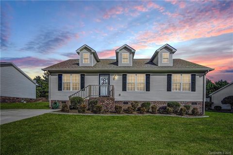 938 Loch Lomond Circle