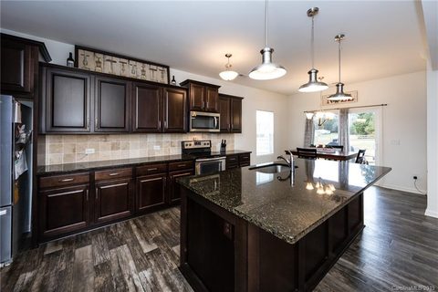 388 Wyndham Forest Circle sold home in Wyndham, Midland, NC