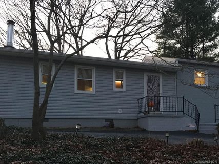 209 E Dogwood Lane sold home in Woodlawn, Hendersonville, NC