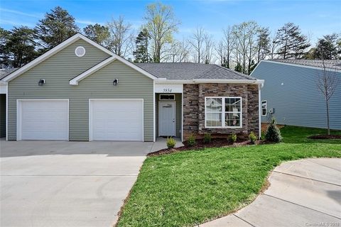 5834 Bradford Lake Lane sold townhome in Village Glen, Charlotte, NC