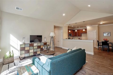 5844 Bradford Lake Lane sold townhome in Village Glen, Charlotte, NC