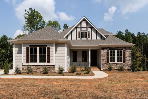 704 Kenway Loop