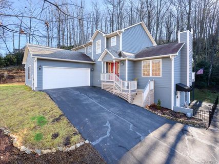 25 Falcon Crest Drive sold home in Sunset Crest Estates, Fairview, NC