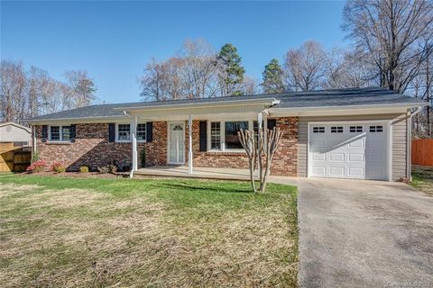 2514 Cove Creek Drive