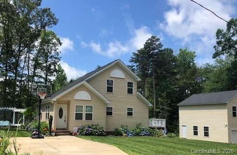 7706 Red Robin Trail sold home in Lake Haven, Denver, NC