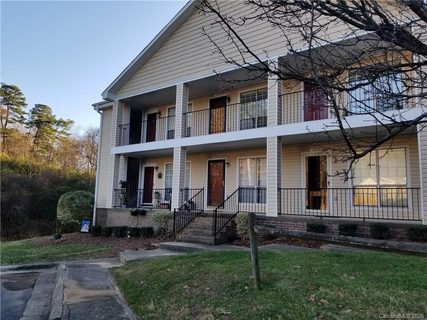 1050 Surry Lane