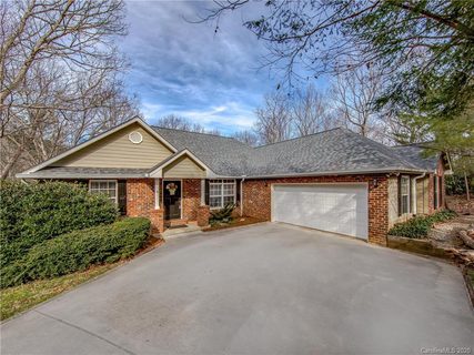 9 Kit Court sold home in Fox Ridge, Fletcher, NC