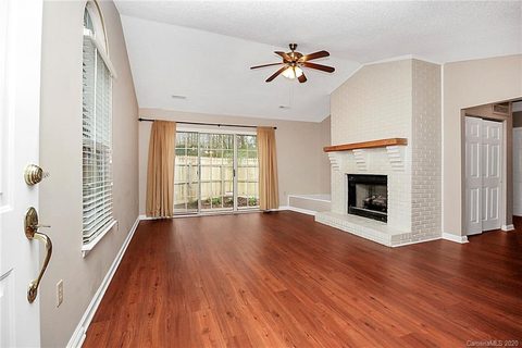 1555 Hunt Club Court