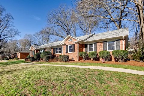 6300 Gaywind Drive sold home in Singing Springs, Charlotte, NC
