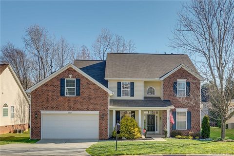 2225 Iron Works Drive sold home in Mill Creek Falls, Lake Wylie, SC