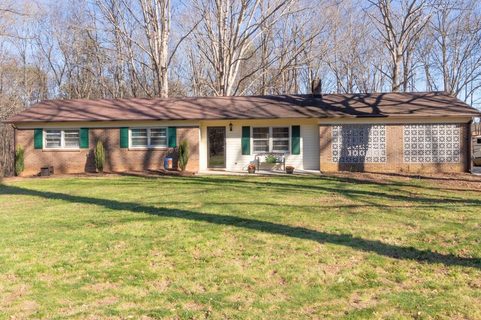 1332 Chancellor Drive sold home in Sherwood Lanes, Claremont, NC