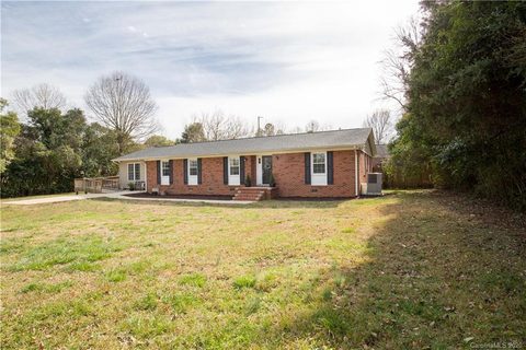 1112 Christopher Circle