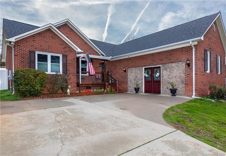 228 Victoria Circle