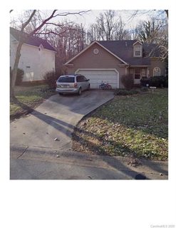 827 Foxborough Road sold home in Autumn Glen, Charlotte, NC