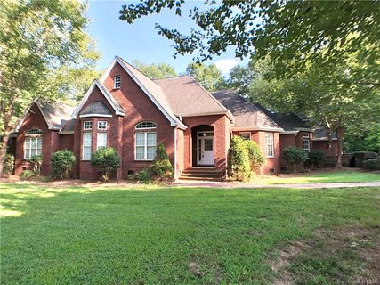 1050 Shawnee Trail