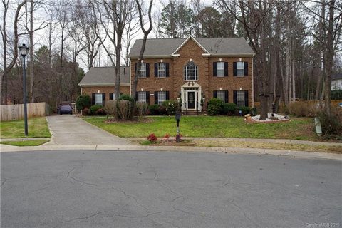 3046 Pinewood Hill Drive sold home in Southwoods Village, Matthews, NC