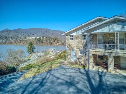 469 Lakeview Drive sold home in Tuscola Park, Waynesville, NC