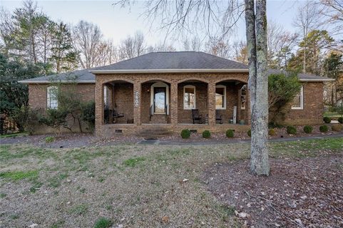 8400 Camelot Drive
