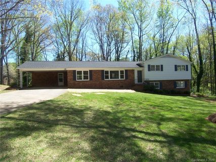 1221 Donna Drive
