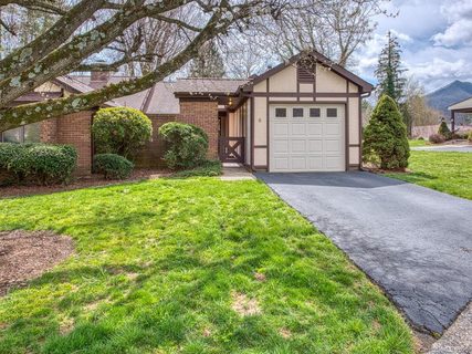 3 Bradford Circle sold townhome in 10 Country Club, Waynesville, NC