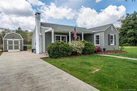 109 Green Acres Avenue sold home in Green Acres, Brevard, NC