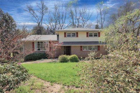 903 Applewood Avenue
