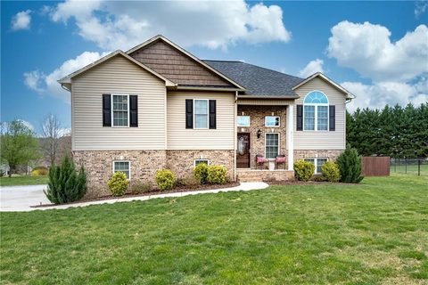2151 Evergreen Drive sold home in South Lakes, Newton, NC