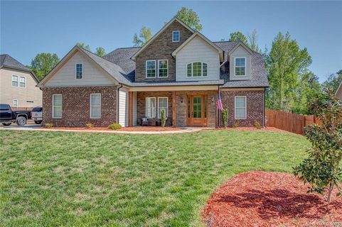 224 Woodbriar Trail