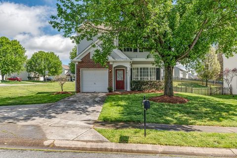 10220 Roundleaf Drive sold home in Loren Farms, Charlotte, NC
