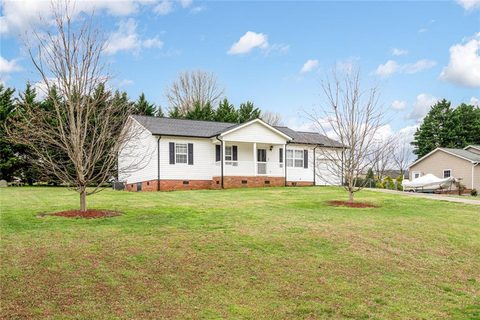 2431 Side Lane sold home in COUNTRY SIDE ESTATES, Conover, NC