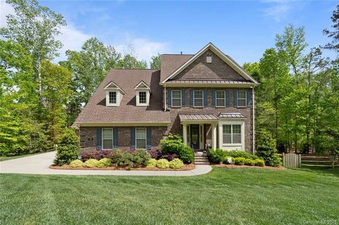 560 Oak Forest Lane