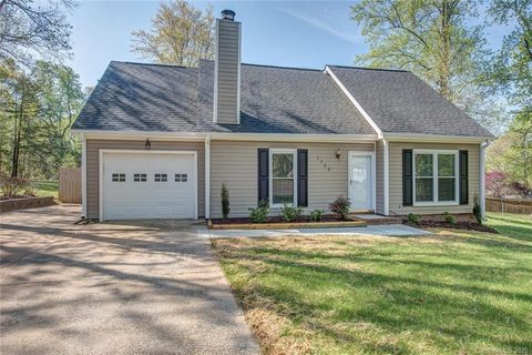 1758 Bridlewood Court sold home in Kingswood South, Gastonia, NC