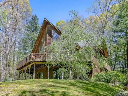 594 Lake Rugby Drive sold home in Lake Rugby Pines, Hendersonville, NC