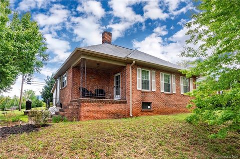 2 Enka Orchard Street sold home in Enka Village, Candler, NC