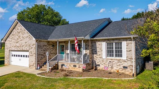 2085 Evergreen Drive sold home in SOUTH LAKES, Newton, NC