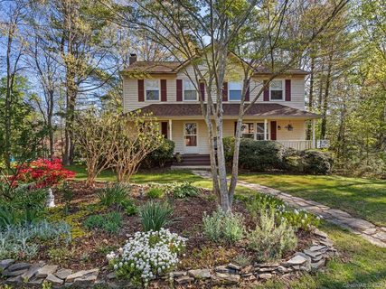 8 Glen Crest Drive sold home in Glen Crest, Arden, NC