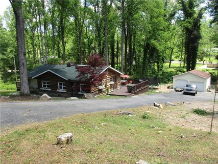 713 Knollwood Drive sold home in Rosemont, Hendersonville, NC