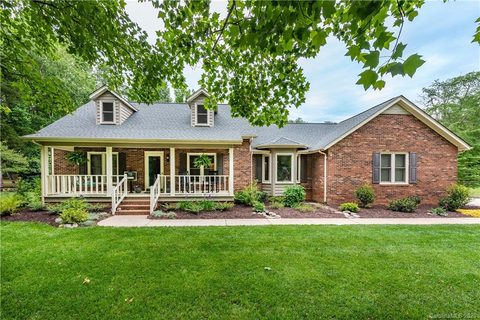 10220 Windtree Lane