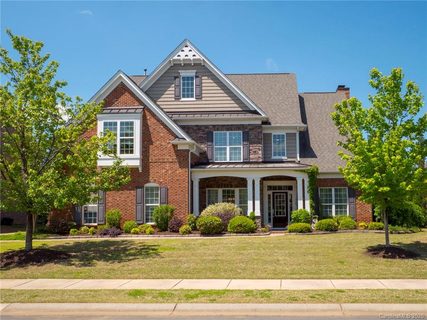 Previously sold for $640,400