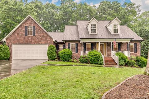 1544 Weatherwood Drive sold home in Weatherwood, Lincolnton, NC