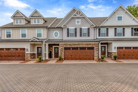 6611 Winterfell Court sold townhome in Sharon Arbors, Charlotte, NC