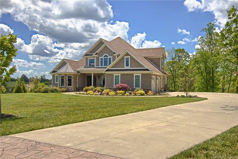 50 Lake Vista Drive sold home in Grand Highlands Waterford Lake, Fletcher, NC