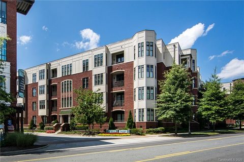 2810 Selwyn Avenue 101