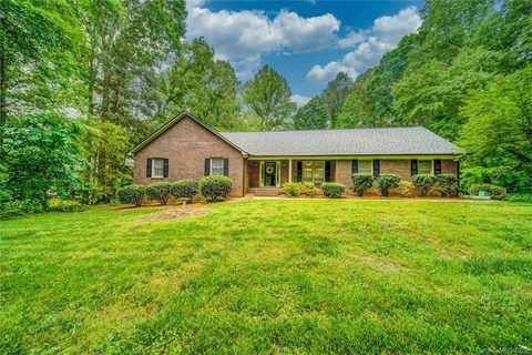 7624 Forest Oak Drive sold home in Forest Oaks, Denver, NC