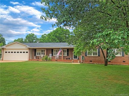 1613 Stonehill Place