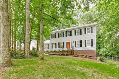 301 Woodbriar Trail