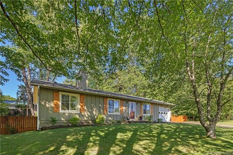 8 Fieldstone Court