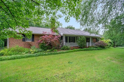 4212 Middle Stream Road sold home in Rolling Acres, Charlotte, NC