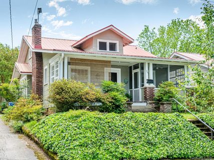 36 Maple Crescent Street