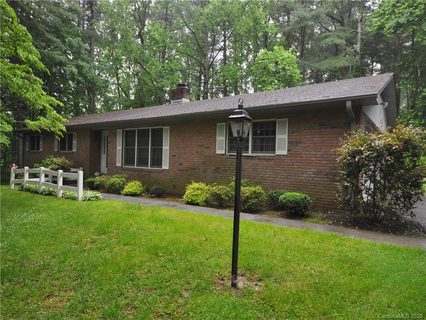 334 Mockingbird Drive sold home in Statonwoods, Hendersonville, NC